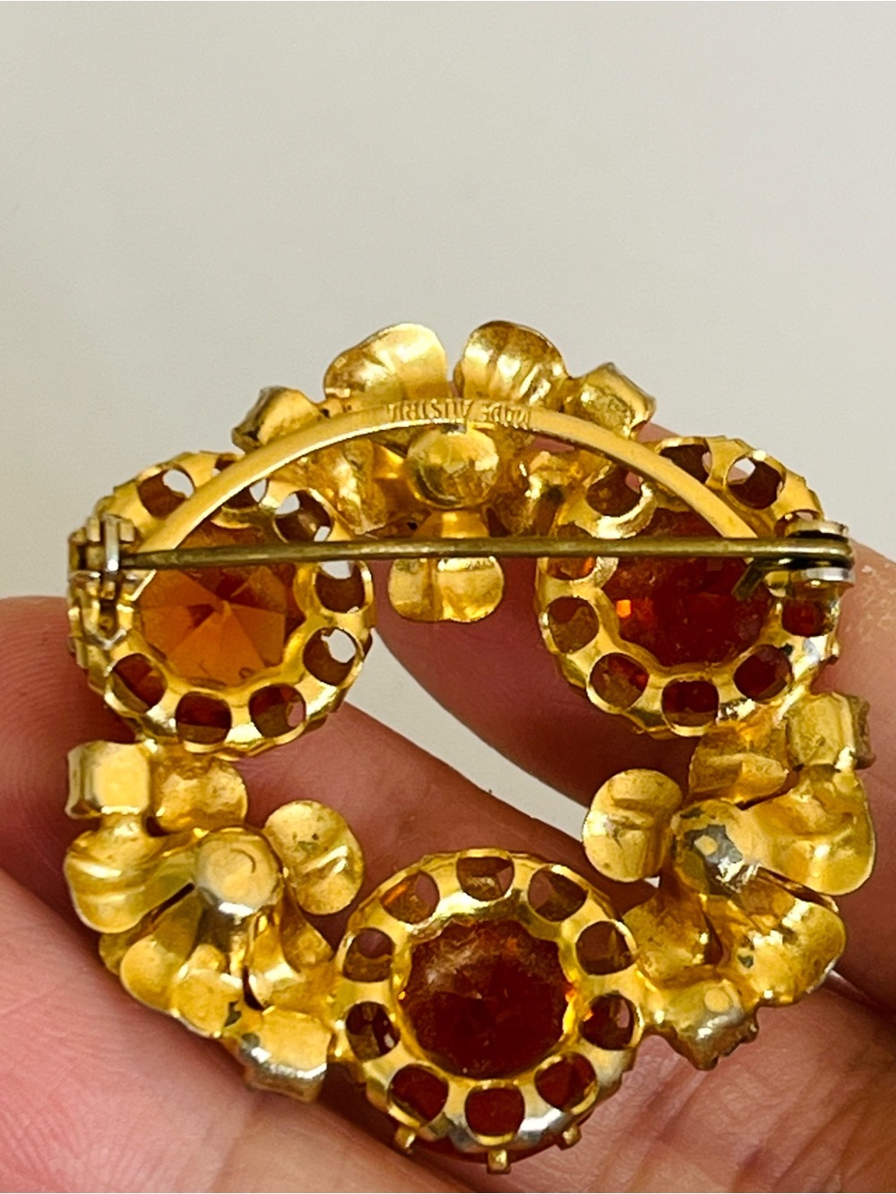 Vintage Signed "Made Austria" Amber Crystal Brooch - Floral Wreath - Picture 5 of 10